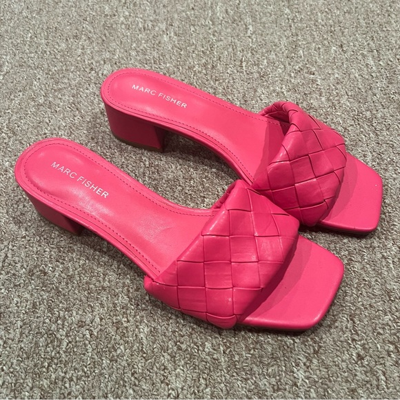 Marc Fisher Fuchsia Woven Mules - Picture 1 of 5